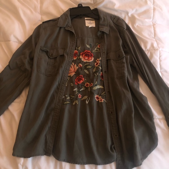 American Eagle Outfitters Tops - Oversized green jacket/button up